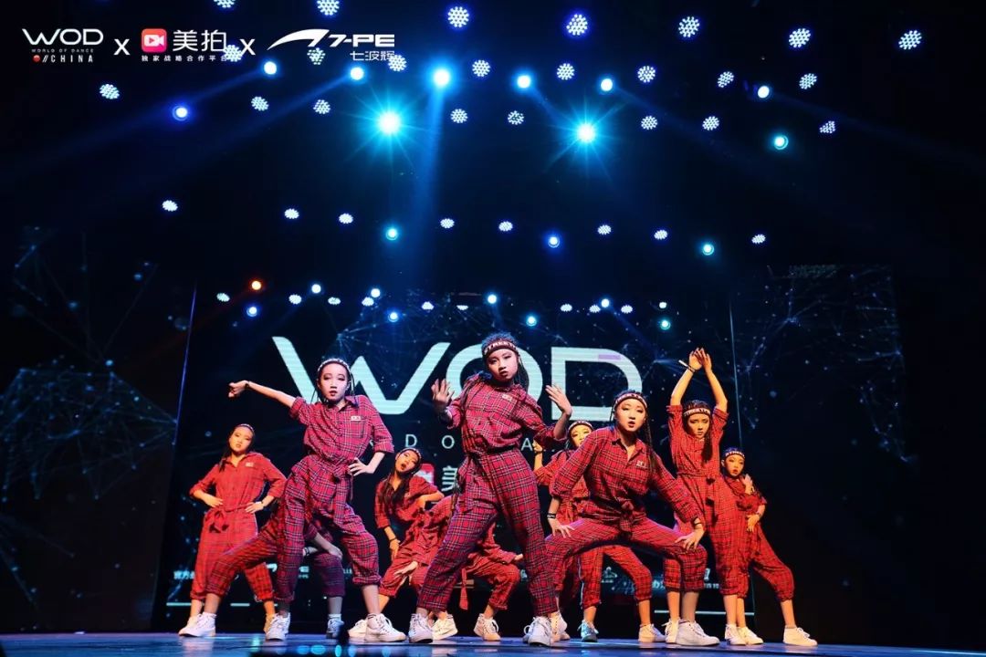 V5横扫DK,Chovy极限生还后反打宿命之战小组赛,成为赛场最大亮点 V5横扫DK,Chovy极限生还后反打宿命之战小组赛,成为赛场最大亮点