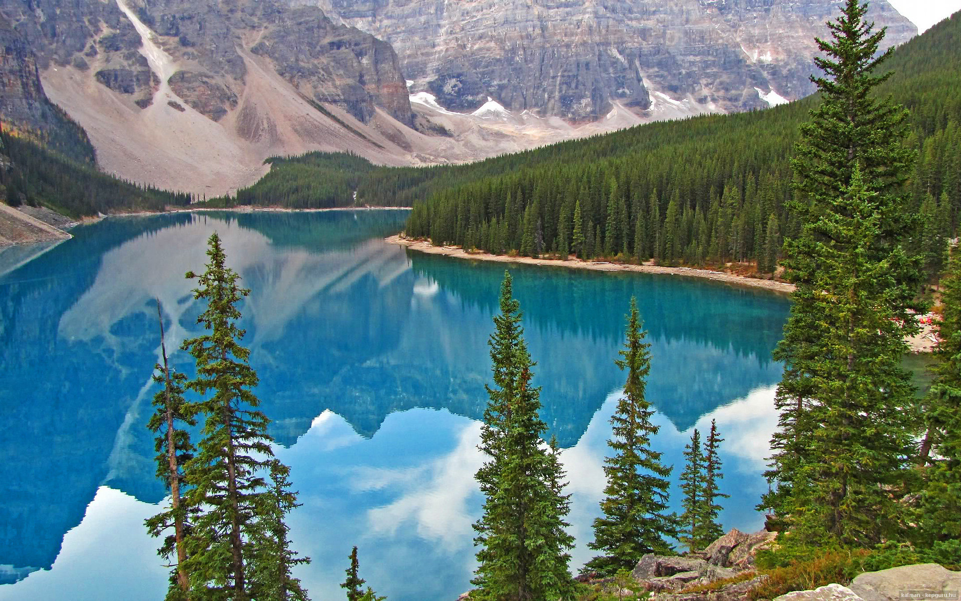 开云体育APP下载-冰与火的交织，巴尔韦德如何用一脚远射撕裂塞维利亚的铁壁防线