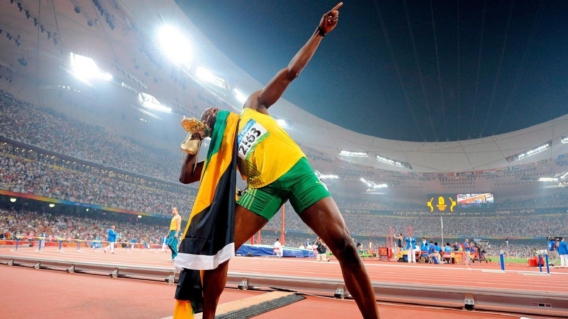 开云-窒息式攻防！尼比德统治内线导演逆转，尼克斯连续得分狂潮浇灭勇士反扑