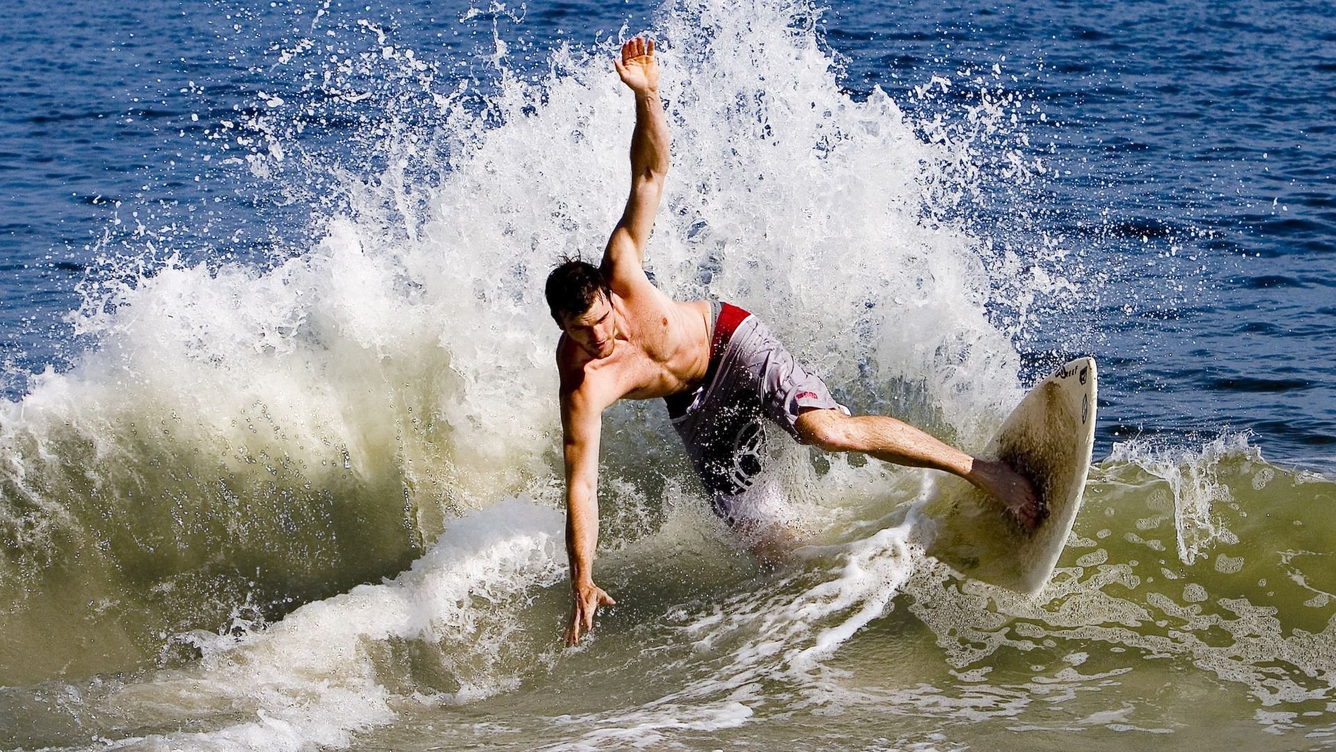 开云官网-楚阿梅尼独闯龙潭！爱尔兰防线在他面前形同虚设，波兰大胜背后的战术密码