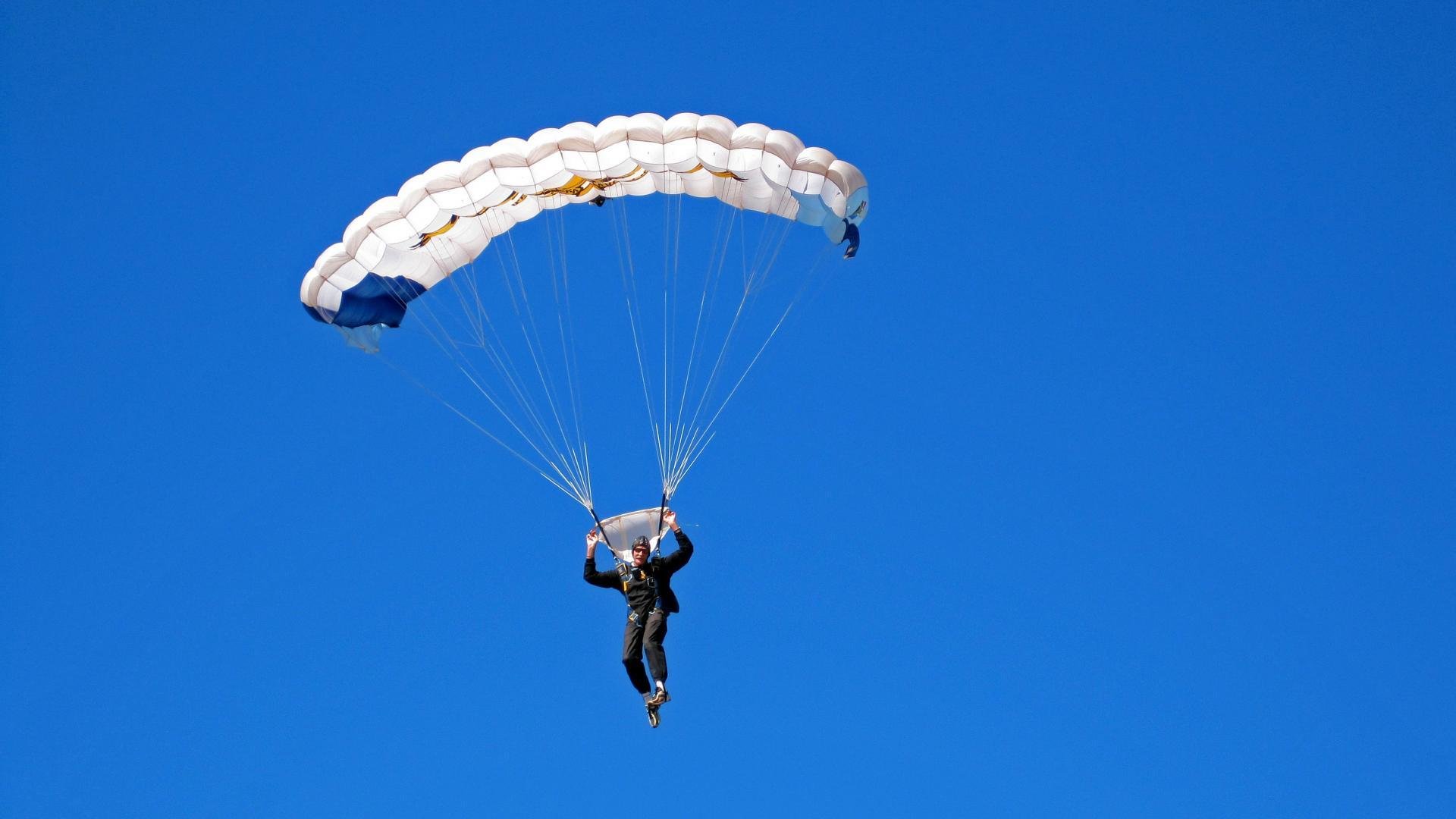 勇士速胜雄鹿？浓眉关键先生身份背后的跨时空猜想